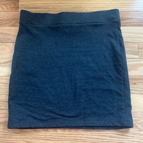Forever 21, M BODY CON mini skirt - Picture 3 of 3